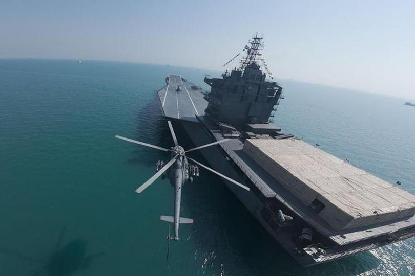 Tau nhin tu phia sau tren khong.jpg