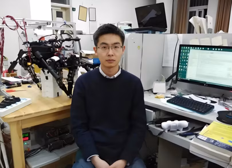 Vương Hưng Hưng, ông chủ 9x tài năng của Unitree Robotics. Ảnh: QQnews.