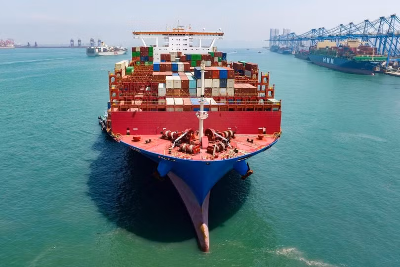 Theo kế hoạch của USTR, các tàu chở hàng do Trung Quốc sở hữu và tàu treo cờ nước khác nhưng do Trung Quốc đóng đều phải nộp mức phí lớn mỗi lần cập cảng Mỹ. Ảnh: QQnerws.