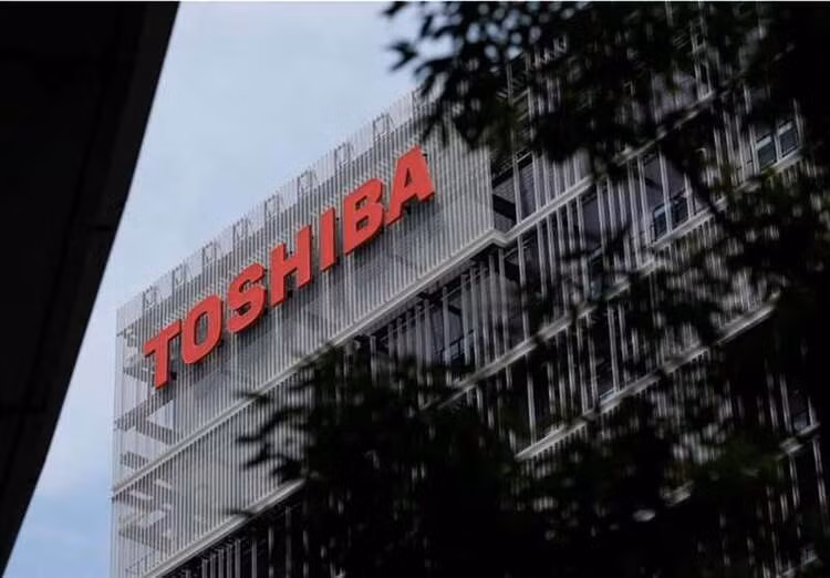 Vì sao Toshiba, một trong năm nhà sản xuất chất bán dẫn hàng đầu thế giới, rời sàn chứng khoán?