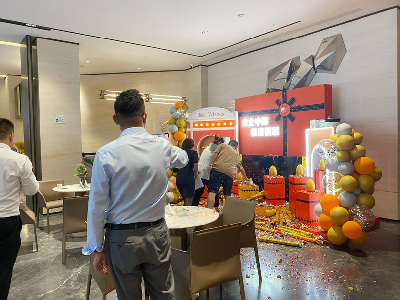 Khach lam nghi thuc nhan nha.jpeg