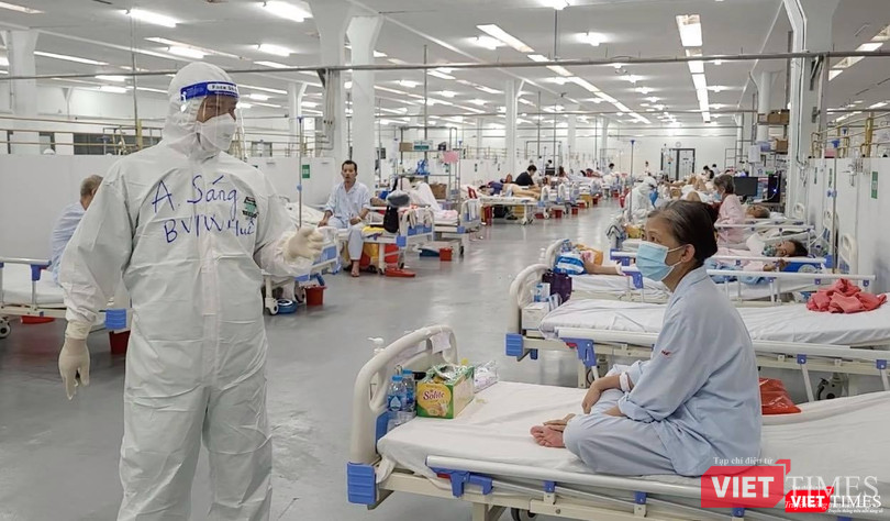 Các bác sĩ phải chịu nhiều áp lực lớn khi bệnh nhân trong đại dịch COVID-19 rất đông