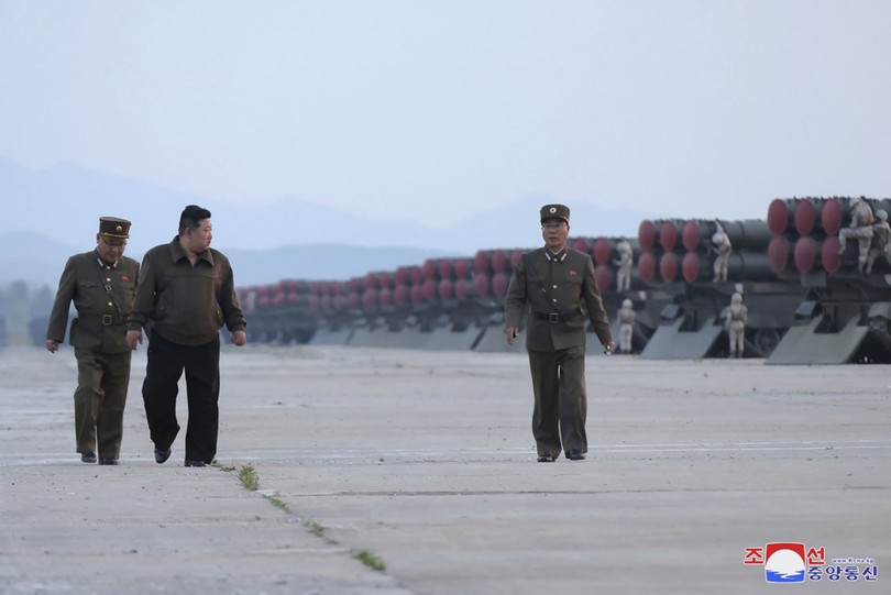 Kim Jong-un thi sat cac dan phong.jpg