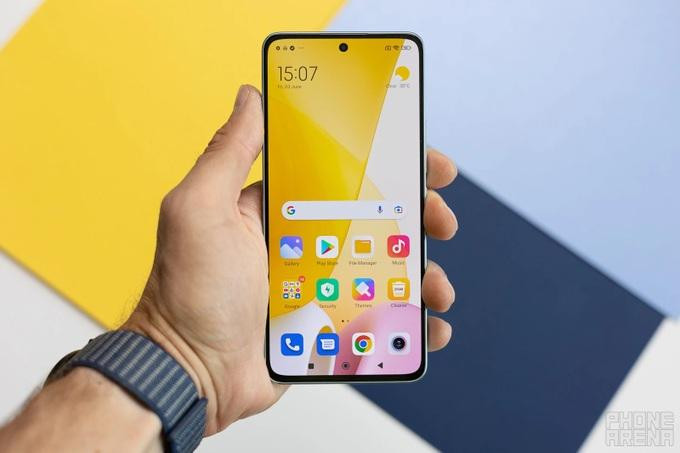 Màn hình trên Xiaomi 12 Lite hỗ trợ nhiều công nghệ giúp bảo vệ mắt (Ảnh: PhoneArena).