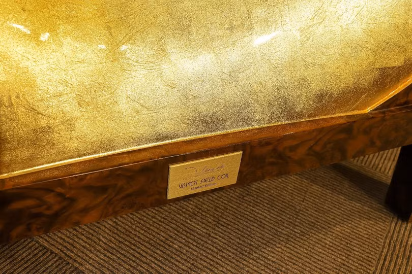 Kèn loa làm từ vật liệu tre được xử lý cứng hóa với công nghệ làm vóc của ngành sơn mài truyền thống tạo độ bền vĩnh cửu cho âm thanh tự nhiên.