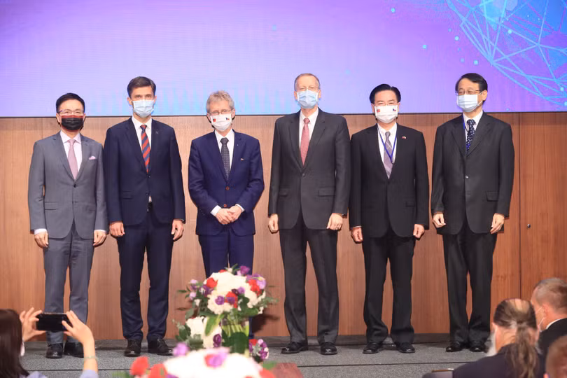 AIT gần đây đã có các hoạt động phối hợp với các cơ quan chính quyền Đài Loan như một đại sứ quán (Ảnh: Dwnews).