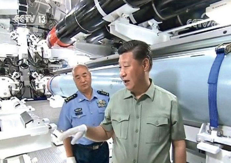 Ông Tập Cận Bình thị sát tàu ngầm của hải quân Trung Quốc (Ảnh: CCTV). Ông Tập Cận Bình thị sát tàu ngầm của hải quân Trung Quốc (Ảnh: CCTV).