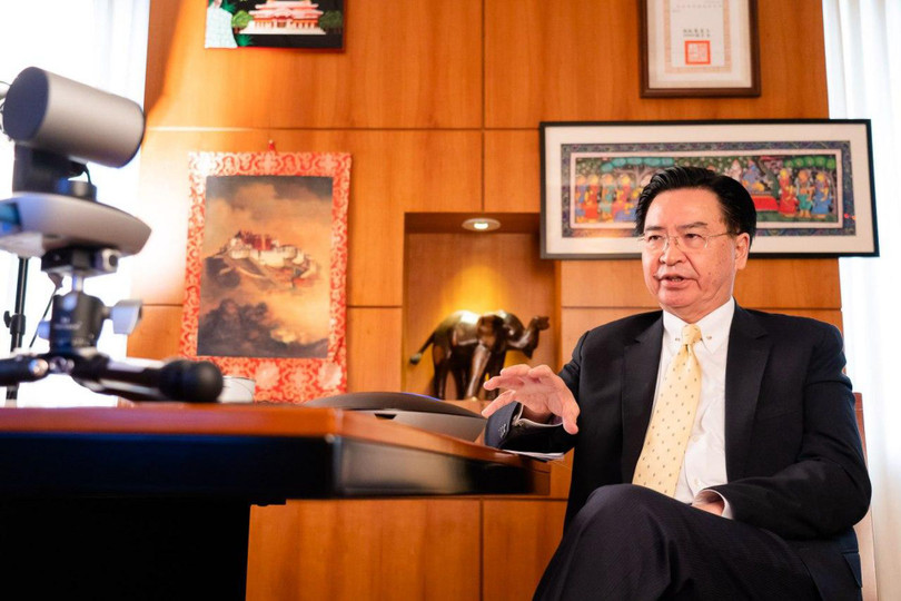 Ngày 15/10, Bộ trưởng Ngoại giao Đài Loan trả lời phỏng vấn của Đài truyền hình India Today khiến Trung Quốc nổi giận (Ảnh: Dwnews).