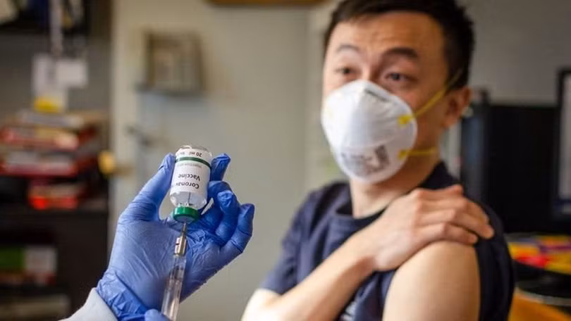 Từ tháng 9 tới nay đã có tới 734 ngàn người ở tỉnh Chiết Giang, Trung Quốc tiêm chủng vaccine SARS-CoV-2 (Ảnh: stock.yahoo).