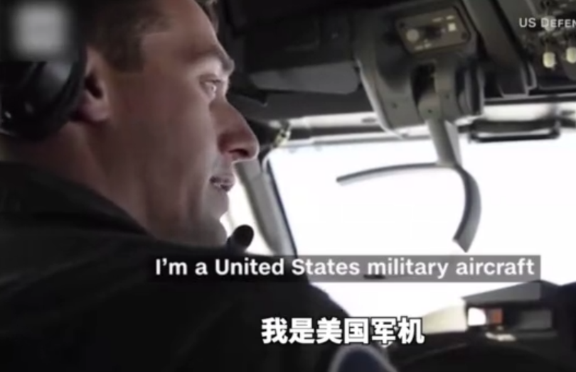 Gần đây, đối đầu giữa các lực lượng quân sự Mỹ - Trung trên Biển Đông liên tục diễn ra. Trong ảnh: máy bay Mỹ áp sát đảo nhân tạo Trung Quốc xây dựng phi pháp đấu khẩu với lực lượng Trung Quốc (Ảnh: CNN). Gần đây, đối đầu giữa các lực lượng quân sự Mỹ - Trung trên Biển Đông liên tục diễn ra. Trong ảnh: máy bay Mỹ áp sát đảo nhân tạo Trung Quốc xây dựng phi pháp đấu khẩu với lực lượng Trung Quốc (Ảnh: CNN).