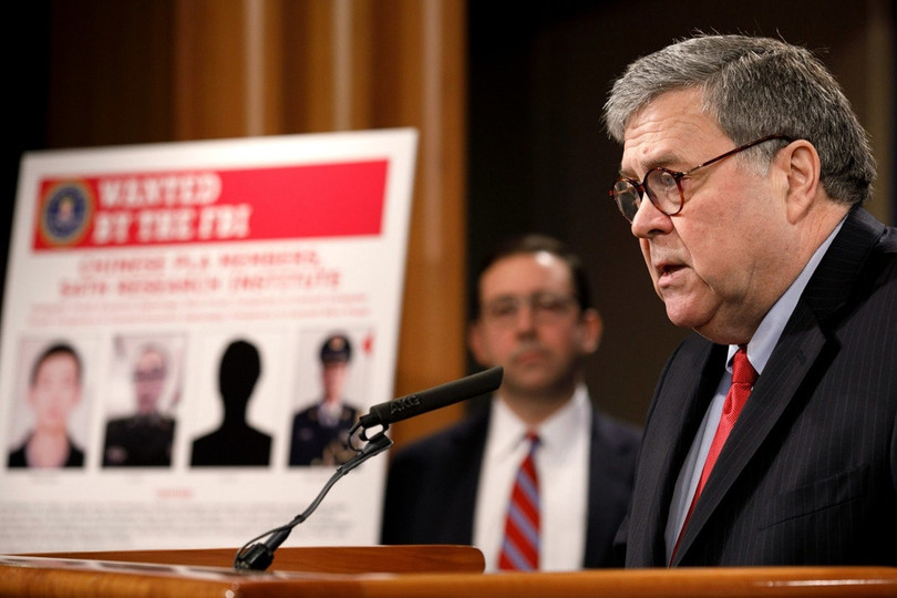 Bộ trưởng Tư pháp Mỹ William Barr họp báo về việc truy tố các hacker PLA (Ảnh: AP). Bộ trưởng Tư pháp Mỹ William Barr họp báo về việc truy tố các hacker PLA (Ảnh: AP).