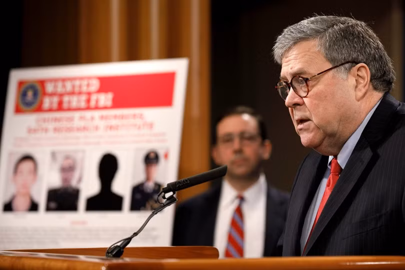 Bộ trưởng Tư pháp Mỹ William Barr họp báo về việc truy tố các hacker PLA (Ảnh: AP).