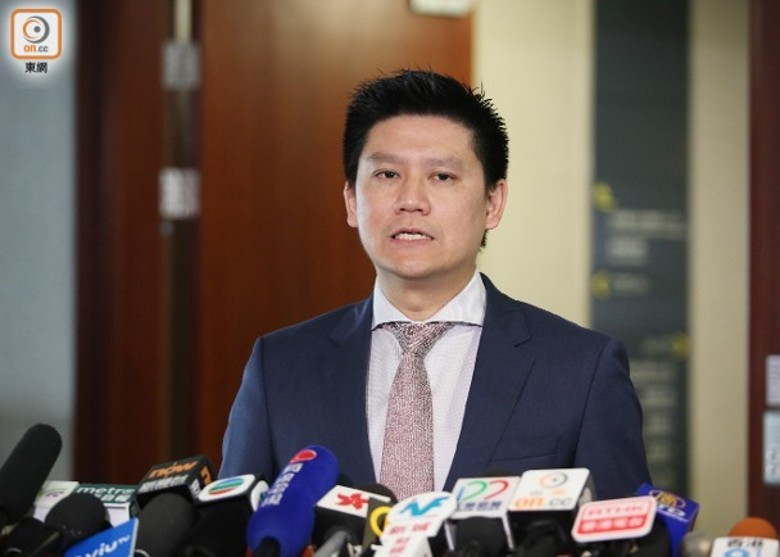 Nghị sĩ Hồng Kông Đàm Văn Hào lo ngại, nếu chính quyền Hồng Kông hưởng ứng lệnh trừng phạt hãng Raytheon của Bắc Kinh sẽ gây ra ảnh hưởng rất lớn (Ảnh: Dongfang).