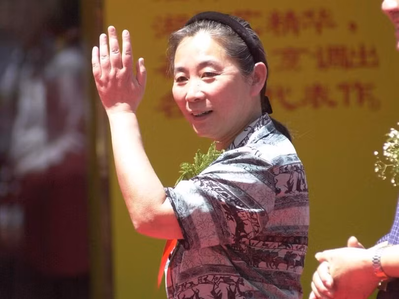 Lâm Đậu Đậu năm 2001 mở quán ăn kinh doanh ở Bắc Kinh (Ảnh: Dwnews). Lâm Đậu Đậu năm 2001 mở quán ăn kinh doanh ở Bắc Kinh (Ảnh: Dwnews).
