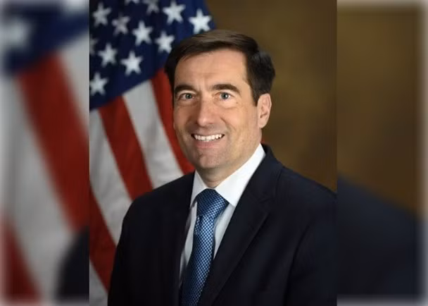 John Demers, người phụ trách vấn đề an ninh quốc gia Bộ Tư pháp Mỹ: do Mỹ trấn áp hành vi trộm cắp công nghệ, hơn 1 ngàn nhà nghiên cứu Trung Quốc ở Mỹ đã phải về nước (Ảnh: Dongfang).