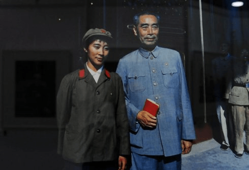 Chu Ân Lai và Lâm Đậu Đậu (Ảnh: kanlishi).