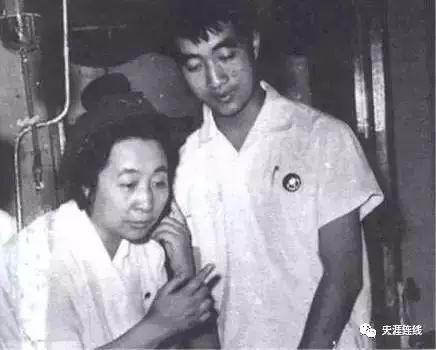 Mẹ con Diệp Quần, Lâm Lập Quả (Ảnh: Tianya).