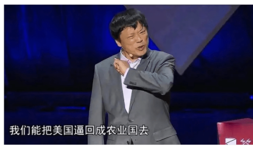 Hồ Tích Tiến là người có quan điểm cực đoan. Trong ảnh: ông tuyên bố "chúng ta sẽ buộc Mỹ quay trở lại là nước nông nghiệp" (Ảnh: chinanewcenter).