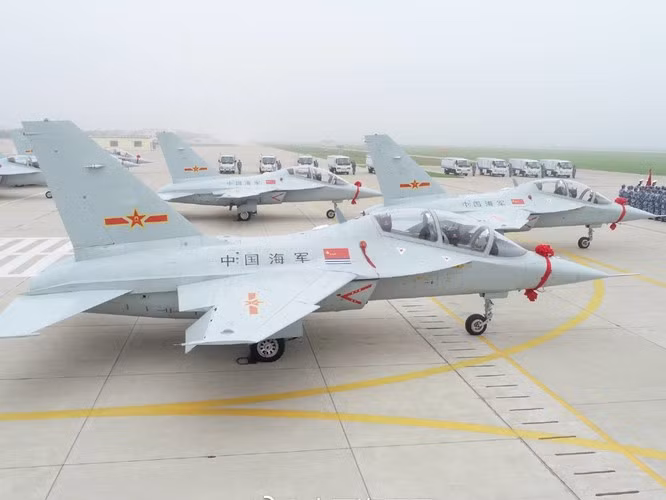 Máy bay huấn luyện cao cấp L-15 của Trung Quốc được lắp động cơ AI-222-25F do Motor Sich cung cấp (Ảnh: Dwnews). Máy bay huấn luyện cao cấp L-15 của Trung Quốc được lắp động cơ AI-222-25F do Motor Sich cung cấp (Ảnh: Dwnews).