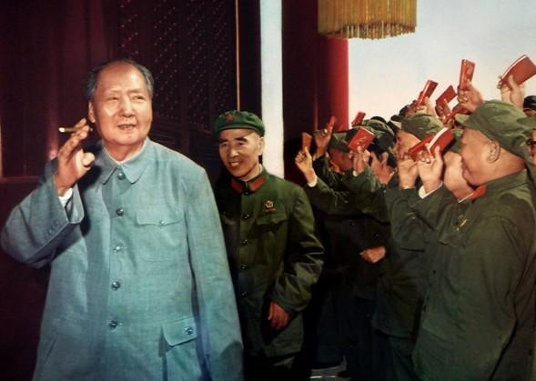 Mao Trạch Đông và Lâm Bưu gặp các tướng lĩnh quân đội năm 1969 (Ảnh: Sohu).