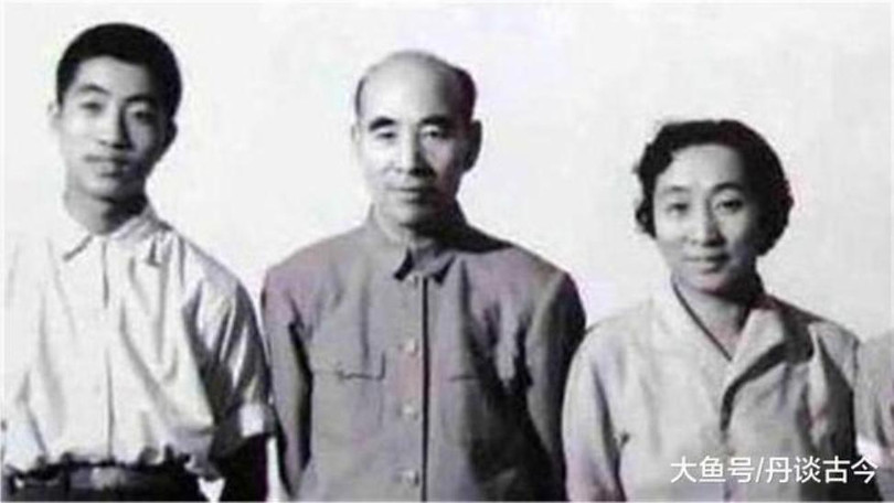 Vợ chồng Lâm Bưu - Diệp Quần và con trai Lâm Lập Quả, cả ba đã tử nạn trong vụ rơi máy bay tại Mông Cổ ngày 13/9/1971 (Ảnh: dayu).