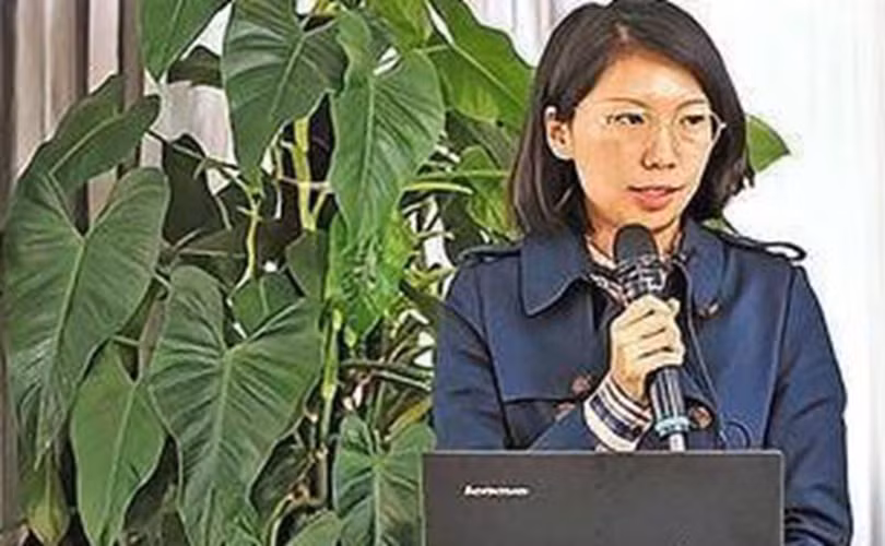 Đường Quyên, một nhà nghiên cứu Trung Quốc bị FBI bắt vì che dấu nhân thân là quân nhân PLA tới Mỹ (Ảnh: Dwnews).