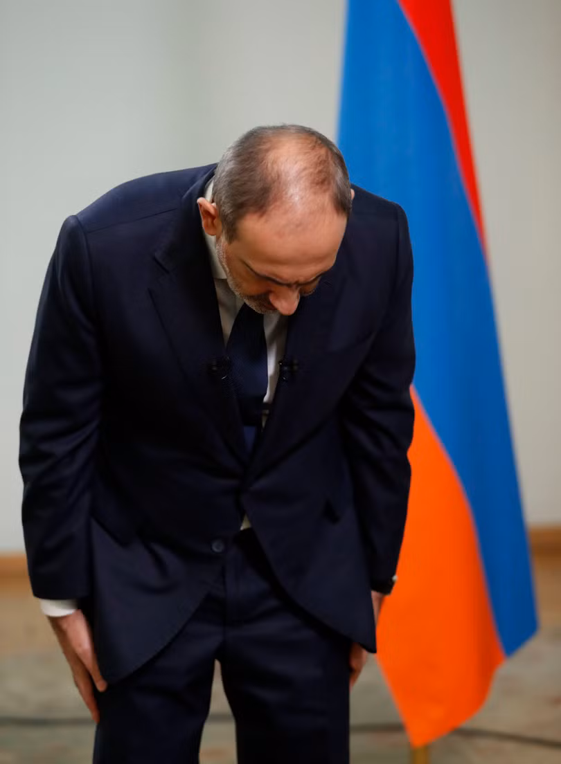 Thủ tướng Armenia Nikol Pashnyian xin lỗi quốc dân vì ký hiệp định ngừng bắn bị thua thiệt (Ảnh: AP).