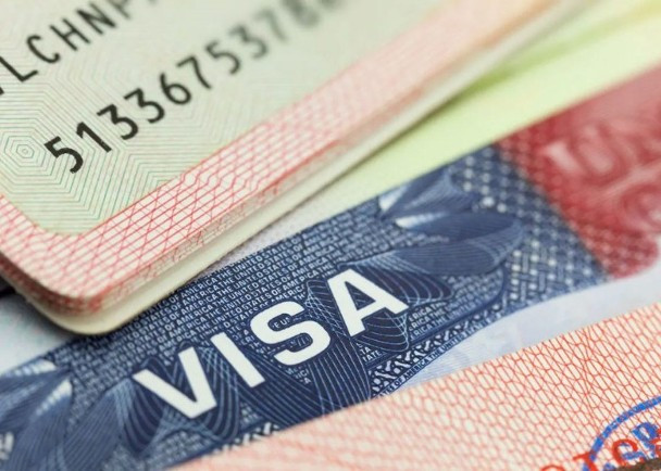 Từ ngày 2/12.Mỹ sẽ rút ngắn thời hạn thời hạn của visa cấp cho các đảng viên Đảng Cộng sản Trung Quốc (ĐCSTQ) và người nhà từ 10 năm xuống một tháng, điều được cho là ảnh hưởng đến 270 triệu người Trung Quốc (Ảnh: Dongfang). Từ ngày 2/12.Mỹ sẽ rút ngắn thời hạn thời hạn của visa cấp cho các đảng viên Đảng Cộng sản Trung Quốc (ĐCSTQ) và người nhà từ 10 năm xuống một tháng, điều được cho là ảnh hưởng đến 270 triệu người Trung Quốc (Ảnh: Dongfang).