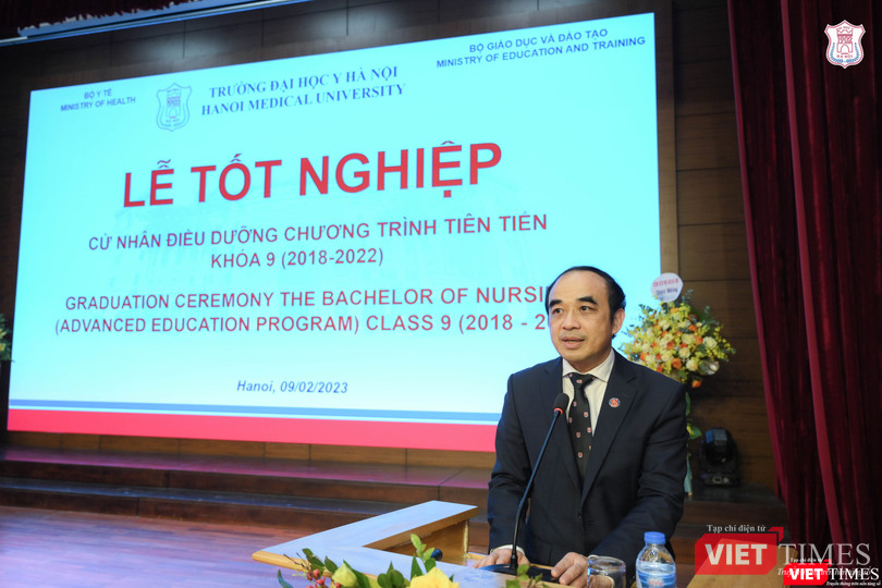 GS.TS. Nguyễn Hữu Tú - Hiệu trưởng Trường Đại học Y Hà Nội - phát biểu tại lễ tốt nghiệp