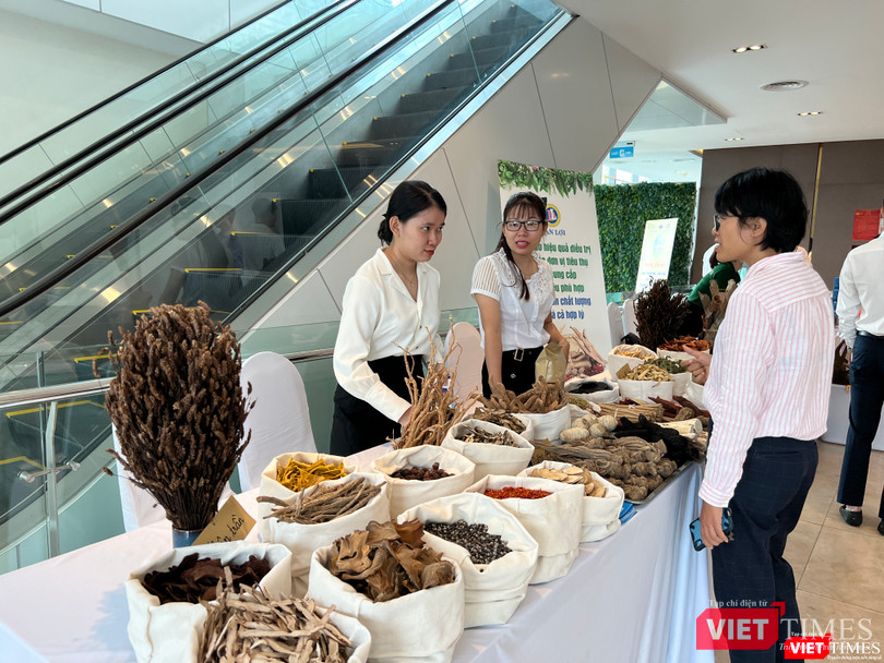 Nhiều loại thuốc cổ truyền đã có mặt trong các triển lãm về y dược Việt Nam