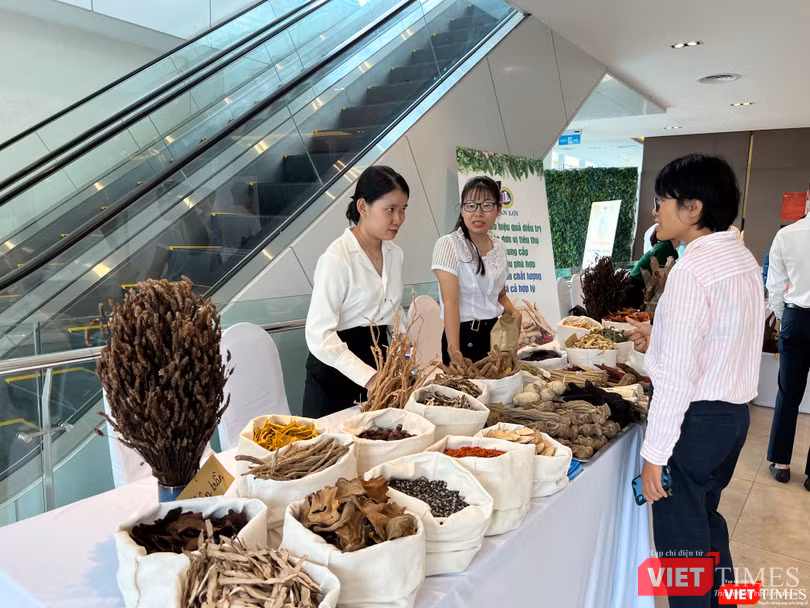 Nhiều loại thuốc cổ truyền đã có mặt trong các triển lãm về y dược Việt Nam