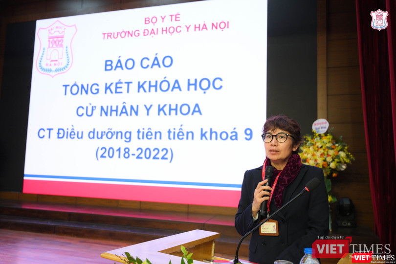 PGS.TS. Nguyễn Thanh Bình - Phó Trưởng phòng phụ trách Phòng Quản lý đào tạo Đại học - báo cáo tổng kết khóa học