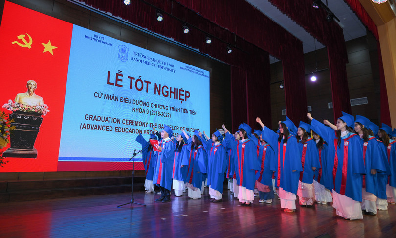 Các tân Cử nhân Điều dưỡng tại lễ tốt nghiệp