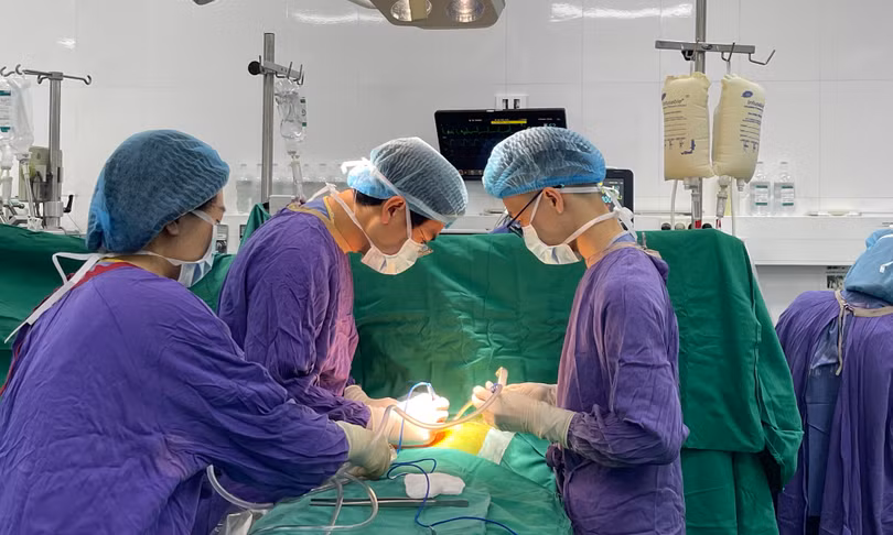 Ca ghép đa tạng tim - thận cho cùng một bệnh nhân đầu tiên ở Việt Nam do các chuyên gia hàng đầu của BVHN Việt Đức thực hiện