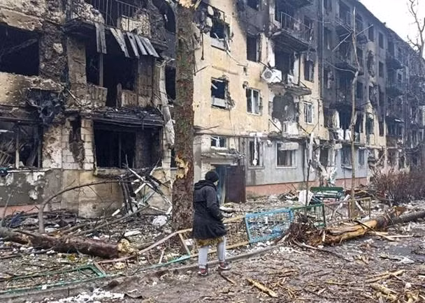 Mariupol bị tàn phá quy mô lớn. Mariupol bị tàn phá quy mô lớn.