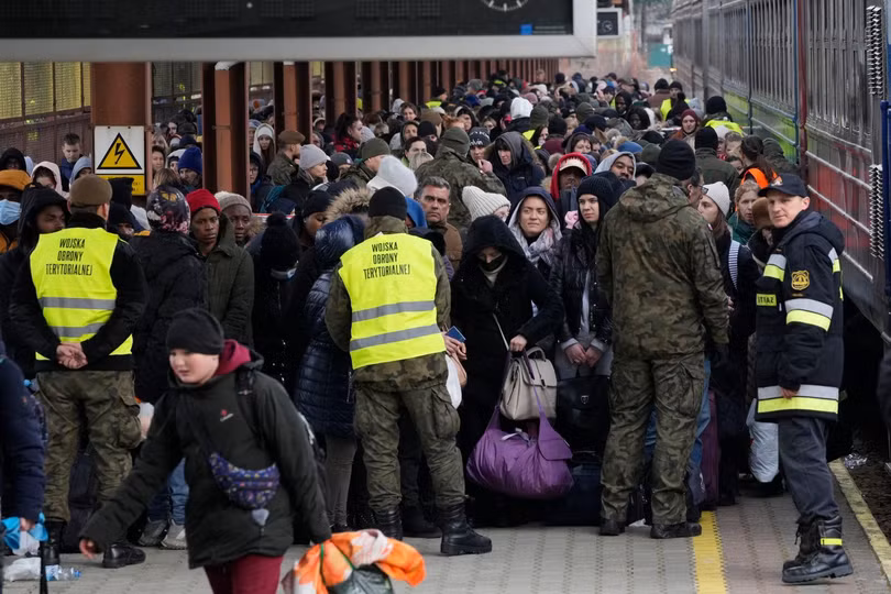 Ukraine đang gấp rút sơ tán dân khỏi khu vực miền Đông để chuẩn bị cho trận đánh lớn.