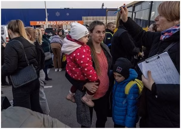 Hành động sơ tán dân khỏi Nhà máy thép Azovstal ngày 20/4 bị thất bại, Nga và Ukraine đổ lỗi cho nhau. Hành động sơ tán dân khỏi Nhà máy thép Azovstal ngày 20/4 bị thất bại, Nga và Ukraine đổ lỗi cho nhau.