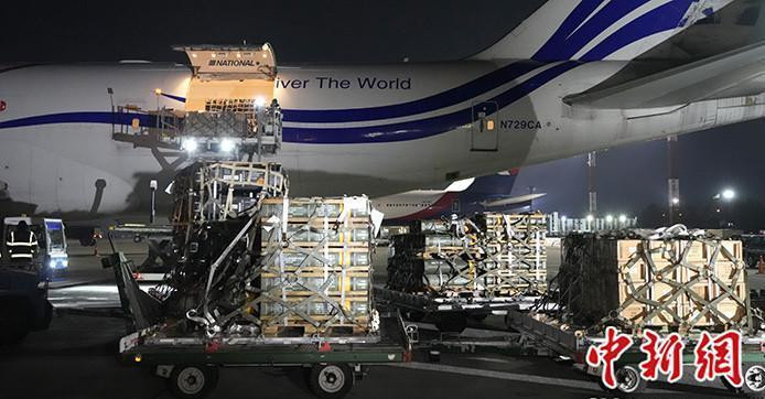 Mỹ và NATO liên tục viện trợ vũ khí với số lượng lớn cho Ukraine .