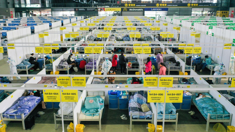 Bệnh viện khoang vuông khổng lồ được lập ở Trung tâm Hội chợ Triển lãm quốc tế Thượng Hải.