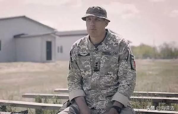 Đại tá Baranyuc, Lữ trưởng Lữ đoàn 36 Thủy quân Lục chiến Ukraine bị bắn chết khi chỉ huy phá vây. Đại tá Baranyuc, Lữ trưởng Lữ đoàn 36 Thủy quân Lục chiến Ukraine bị bắn chết khi chỉ huy phá vây.