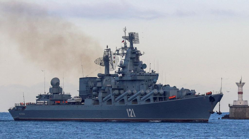 Tàu Moskva khi neo đậu ở cảng Svastopol.