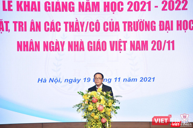 GS. TS. NGND. Tạ Thành Văn - Bí thư Đảng uỷ, Chủ tịch Hội đồng Trường Đại học Y Hà Nội - đọc diễn văn khai mạc GS. TS. NGND. Tạ Thành Văn - Bí thư Đảng uỷ, Chủ tịch Hội đồng Trường Đại học Y Hà Nội - đọc diễn văn khai mạc