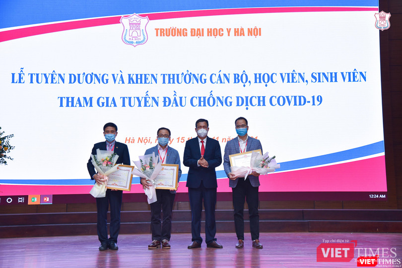 Lãnh đạo UBND tỉnh Bắc Ninh trao Bằng khen cho các cá nhân có thành tích xuất sắc trong hỗ trợ địa phương phòng, chống dịch COVID-19 Lãnh đạo UBND tỉnh Bắc Ninh trao Bằng khen cho các cá nhân có thành tích xuất sắc trong hỗ trợ địa phương phòng, chống dịch COVID-19