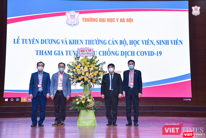 Bộ Y tế chúc mừng thầy và trò Trường Đại học Y Hà Nội nhân Ngày thành lập trường 15/11 và những thành tích xuất sắc trong công tác phòng, chống dịch Bộ Y tế chúc mừng thầy và trò Trường Đại học Y Hà Nội nhân Ngày thành lập trường 15/11 và những thành tích xuất sắc trong công tác phòng, chống dịch