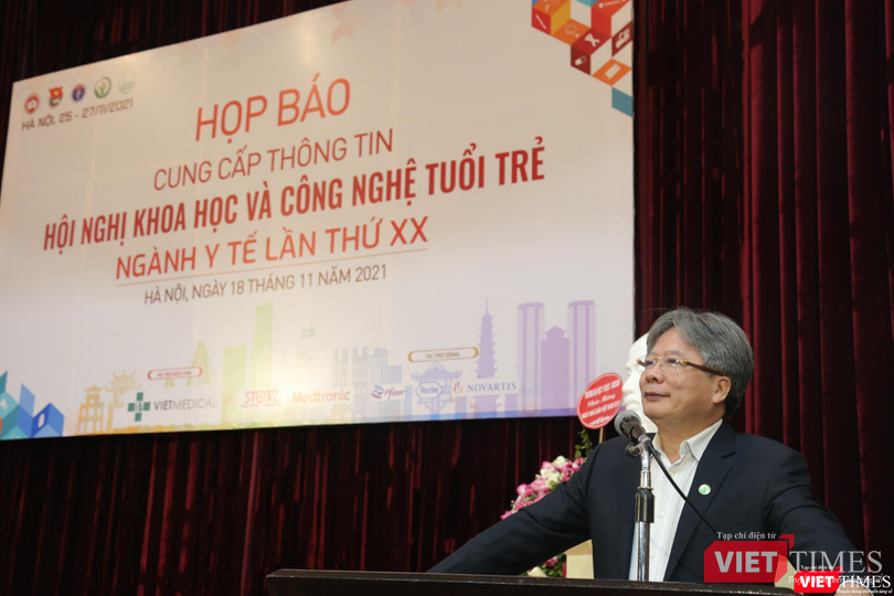 GS.TS. Trần Bình Giang - Giám đốc Bệnh viện (BV) Hữu nghị Việt Đức, Phó trưởng Ban Chỉ đạo hội nghị - phát biểu