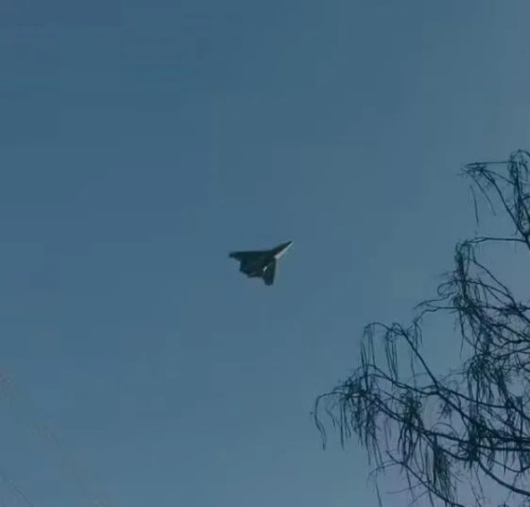 May bay cua SAC 1.jpg