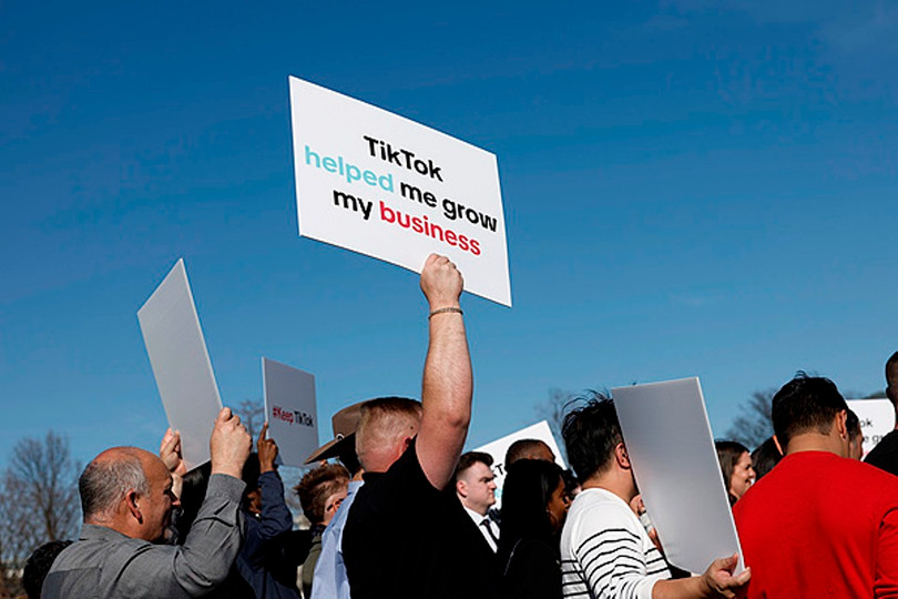 Dan My bieu tinh phan doi cam TikTok.jpg