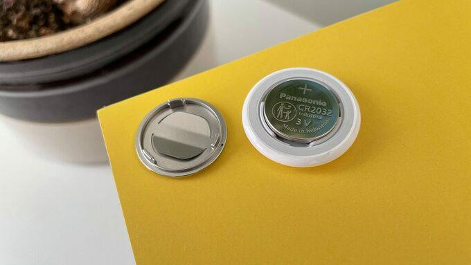 Pin trong AirTag được cho có thể gây nguy hiểm cho trẻ em. Ảnh: 9to5Mac