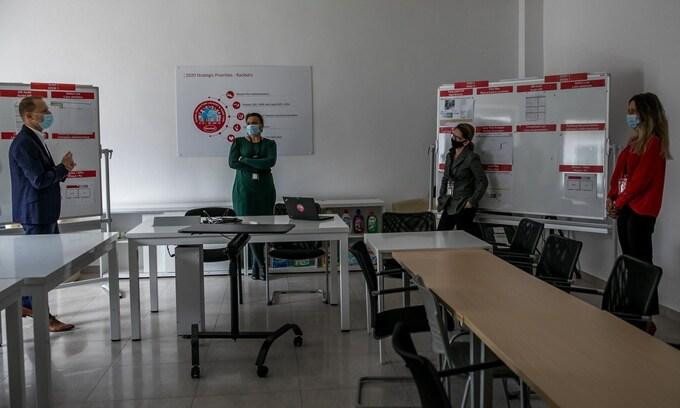 Cuộc họp giữa các lãnh đạo tại nhà máy Raciborz. Ảnh: NY Times. Cuộc họp giữa các lãnh đạo tại nhà máy Raciborz. Ảnh: NY Times.