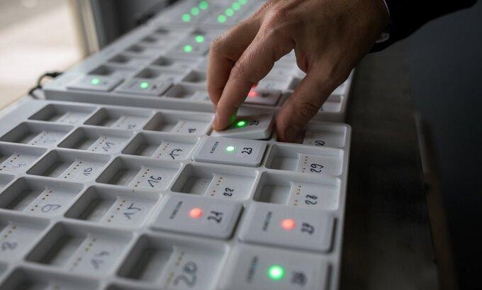 Các cảm biến SafeZone được triển khai ở nhà máy của Henkel. Ảnh: NY Times. Các cảm biến SafeZone được triển khai ở nhà máy của Henkel. Ảnh: NY Times.